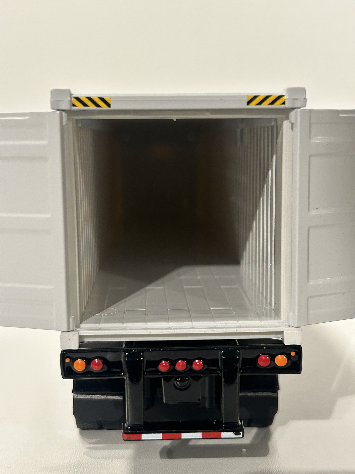 Western Star 4900 SF Day Cab con tráiler esqueletal y contenedor 40’ – Diecast Masters 1:50 (71064) 9