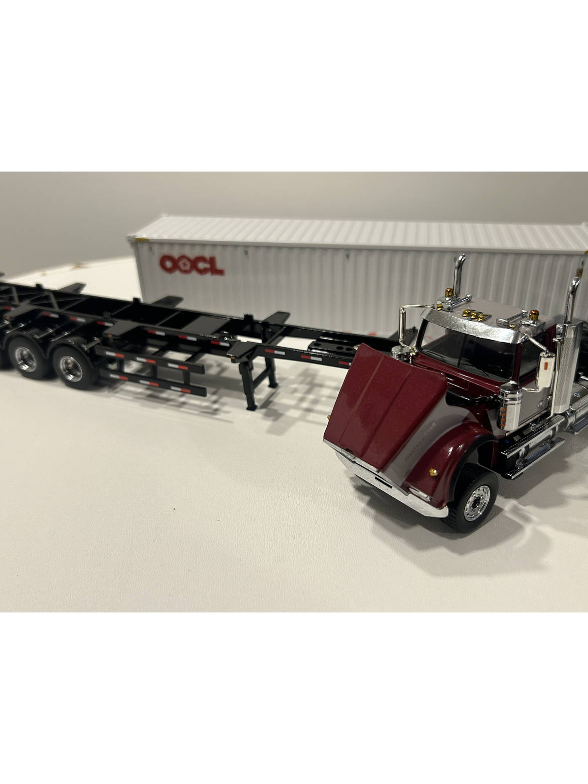 Western Star 4900 SF Day Cab con tráiler esqueletal y contenedor 40’ – Diecast Masters 1:50 (71064) 2