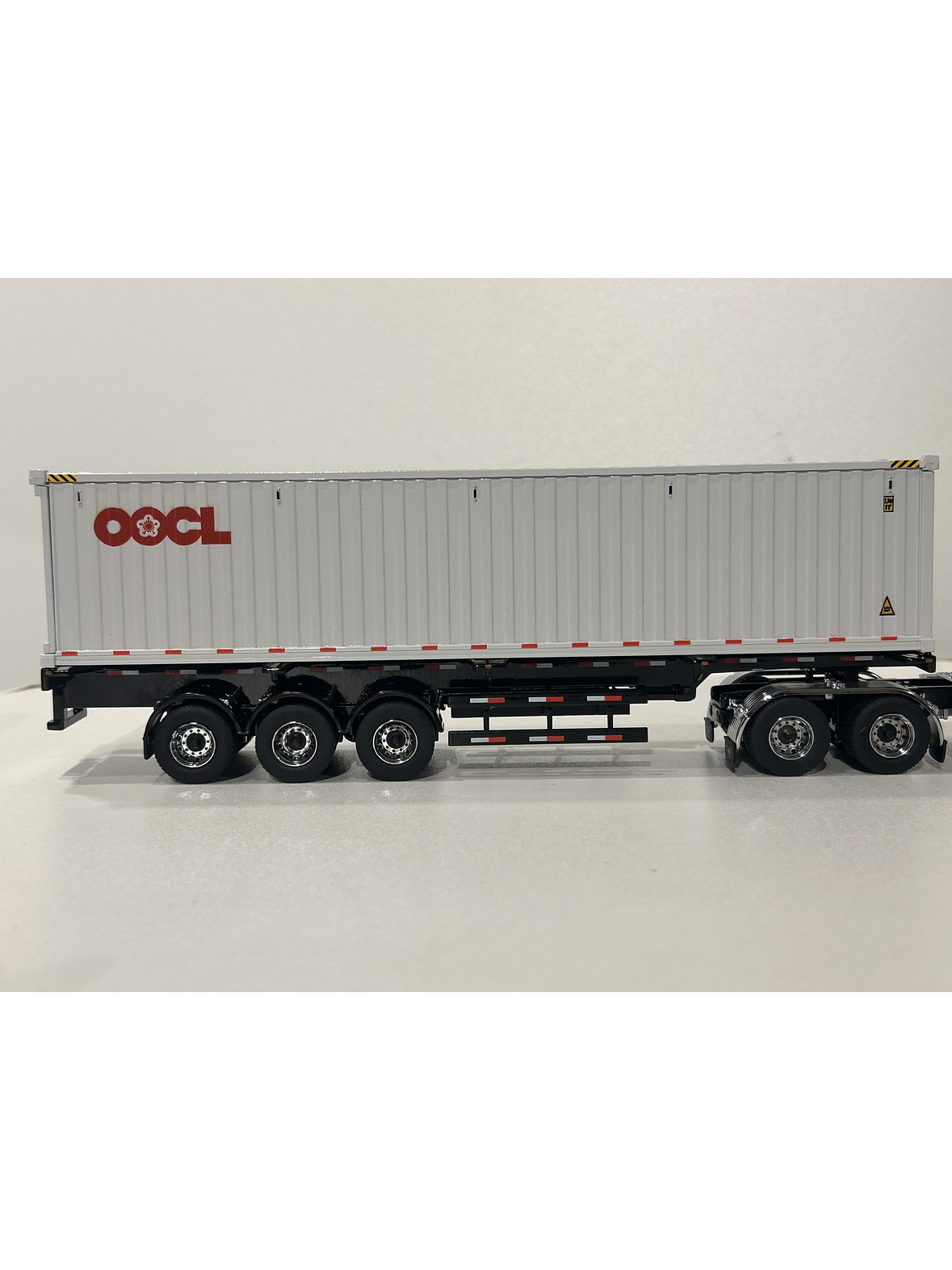 Western Star 4900 SF Day Cab con tráiler esqueletal y contenedor 40’ – Diecast Masters 1:50 (71064) 7