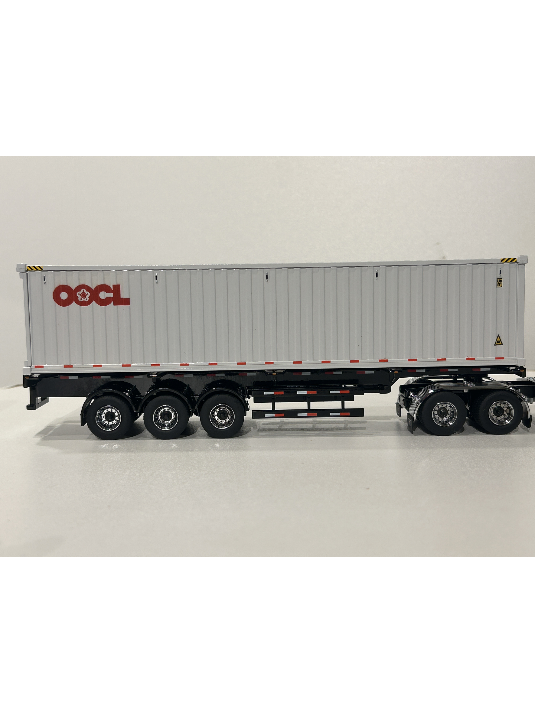 Western Star 4900 SF Day Cab con tráiler esqueletal y contenedor 40’ – Diecast Masters 1:50 (71064) 7