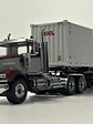 Western Star 4900 SF Day Cab con tráiler esqueletal y contenedor 40’ – Diecast Masters 1:50 (71064) - thumbnail 1