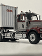 Western Star 4900 SF Day Cab con tráiler esqueletal y contenedor 40’ – Diecast Masters 1:50 (71064) - thumbnail 6