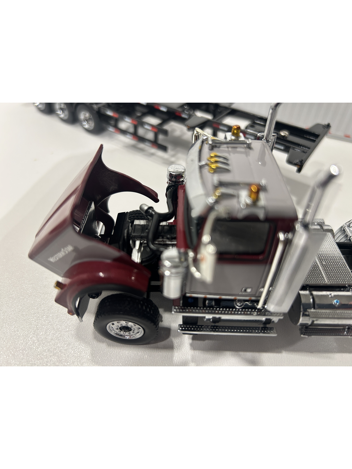 Western Star 4900 SF Day Cab con tráiler esqueletal y contenedor 40’ – Diecast Masters 1:50 (71064) 3