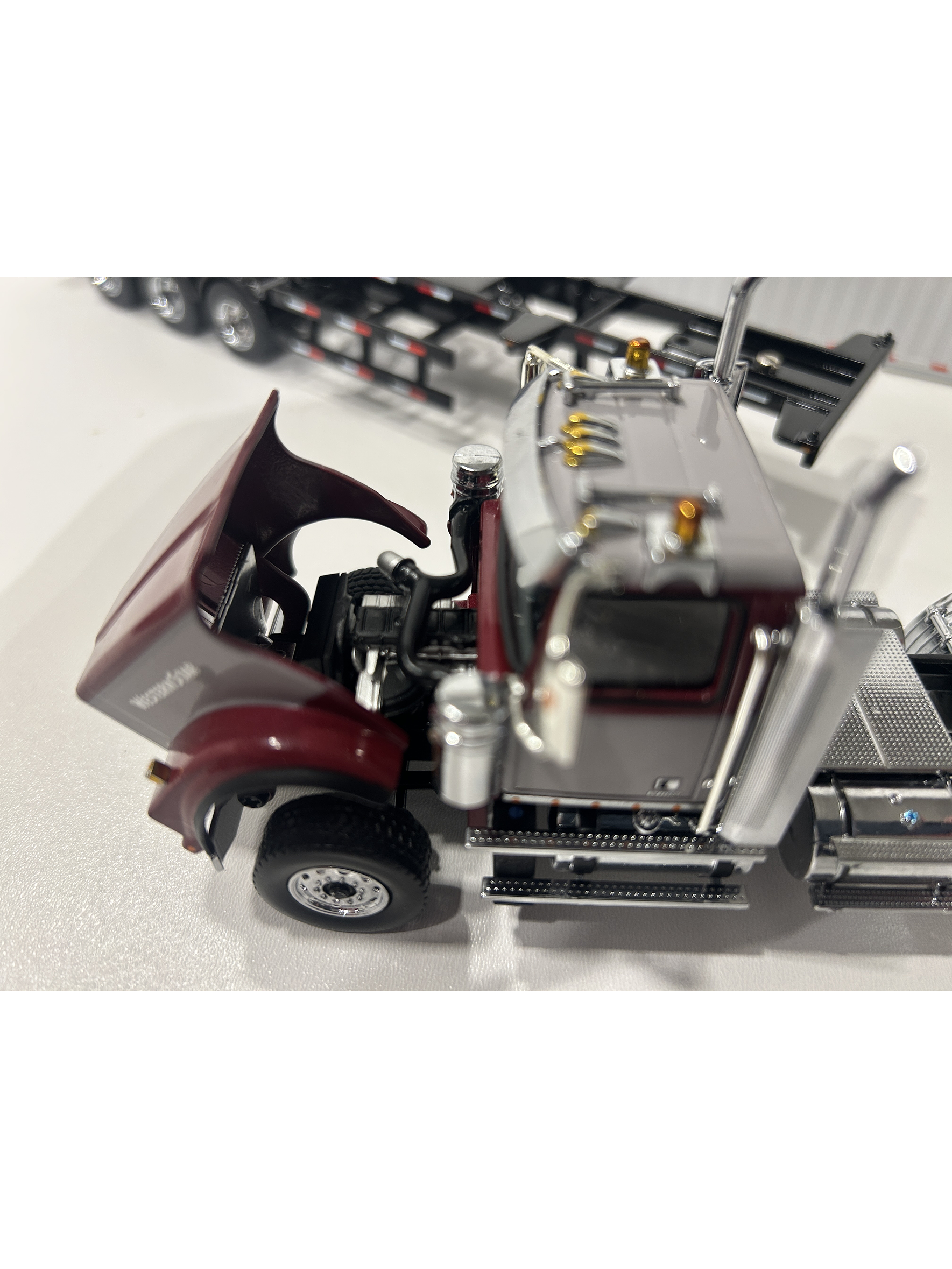 Western Star 4900 SF Day Cab con tráiler esqueletal y contenedor 40’ – Diecast Masters 1:50 (71064) 3