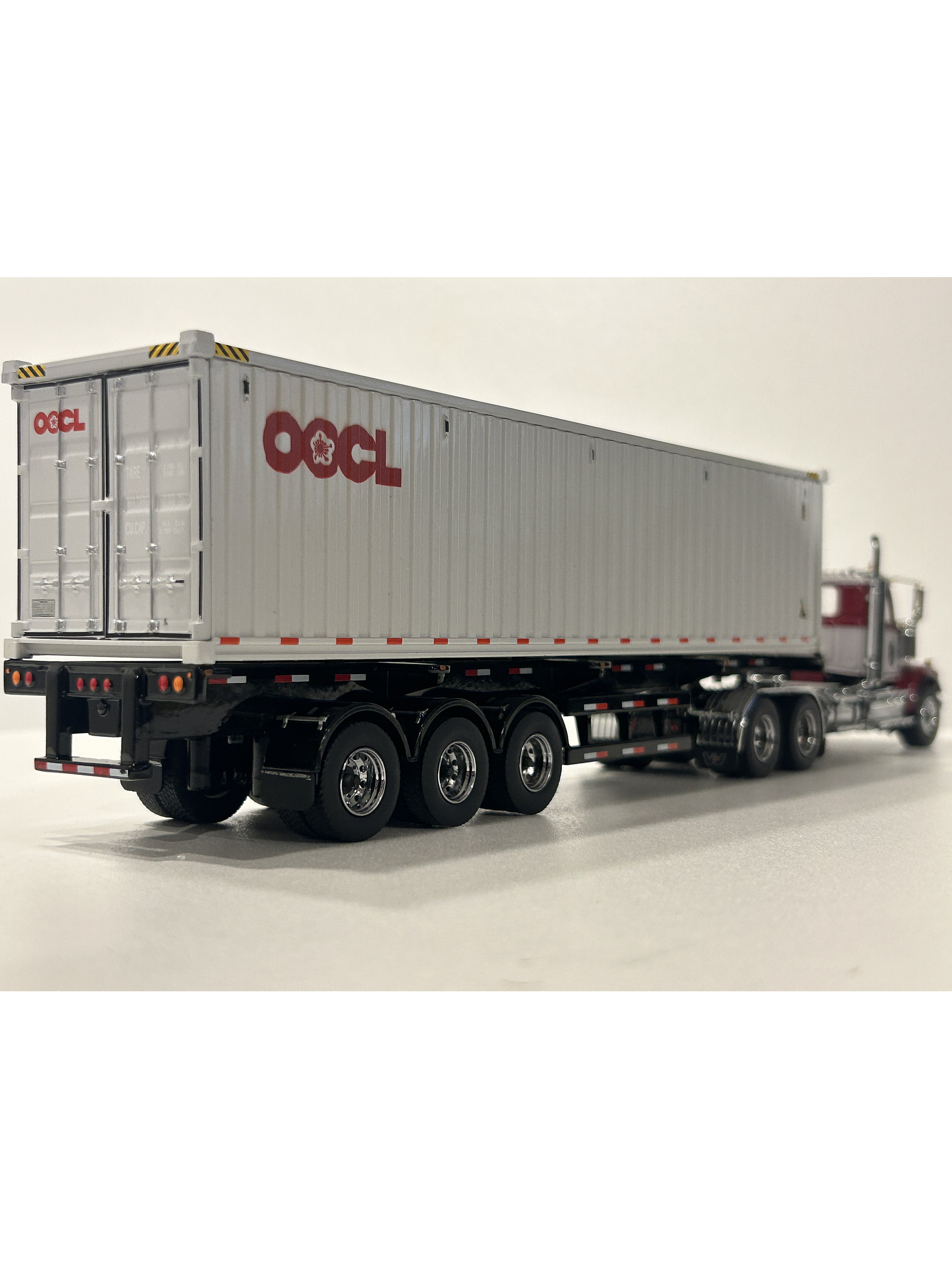 Western Star 4900 SF Day Cab con tráiler esqueletal y contenedor 40’ – Diecast Masters 1:50 (71064) 8