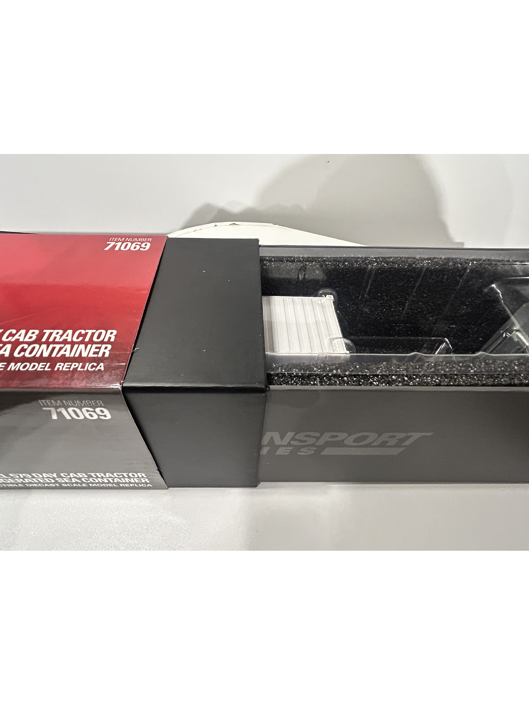 Peterbilt 579 Day Cab + tráiler esqueletal y contenedor refrigerado 40’ | Diecast Masters 1:50  – Ruta Nostalgia Chile 15