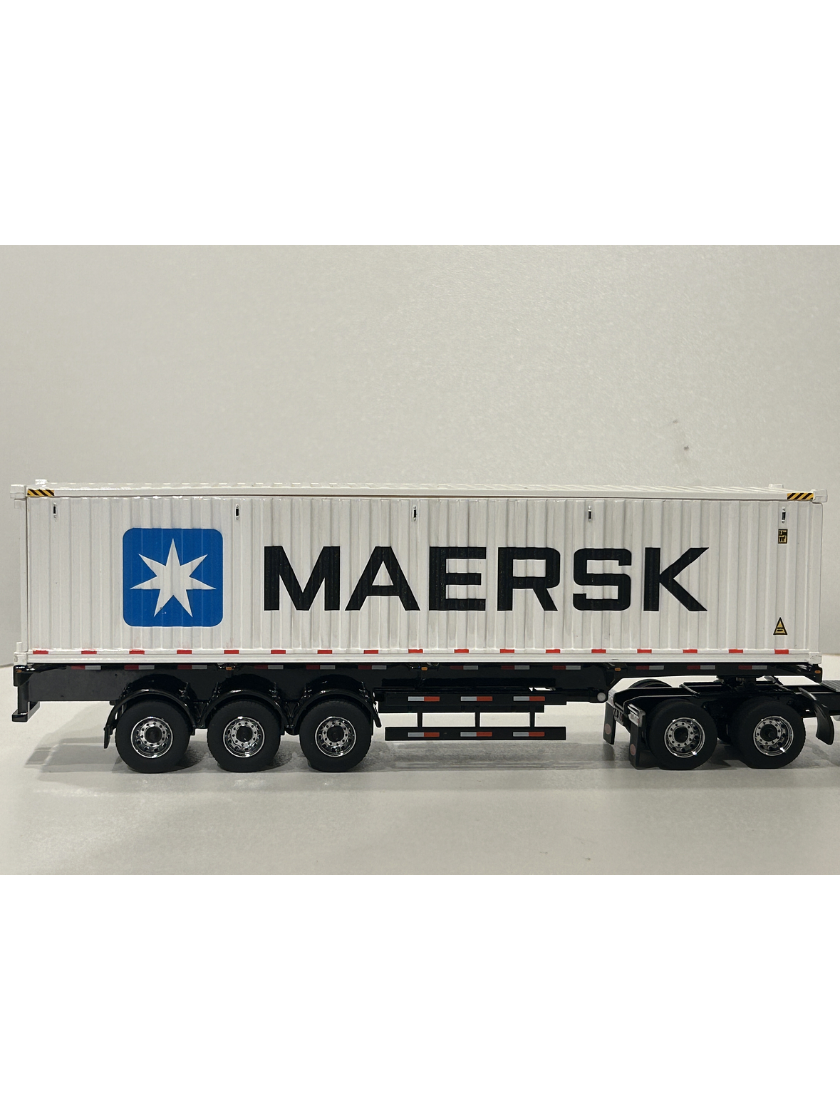 Peterbilt 579 Day Cab + tráiler esqueletal y contenedor refrigerado 40’ | Diecast Masters 1:50  – Ruta Nostalgia Chile 7