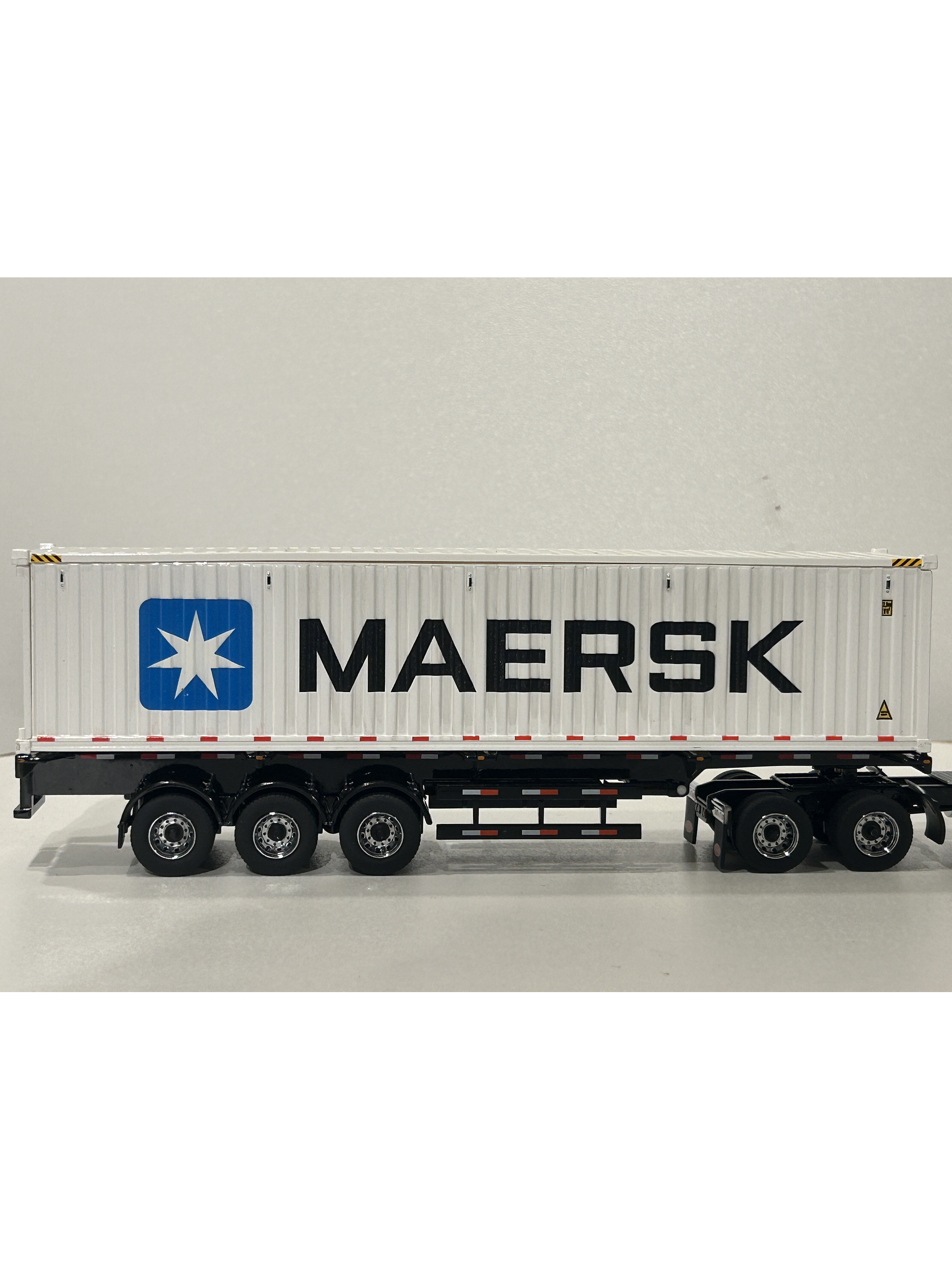 Peterbilt 579 Day Cab + tráiler esqueletal y contenedor refrigerado 40’ | Diecast Masters 1:50  – Ruta Nostalgia Chile 7
