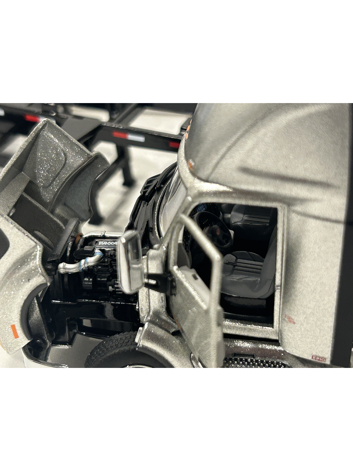 Peterbilt 579 Day Cab + tráiler esqueletal y contenedor refrigerado 40’ | Diecast Masters 1:50  – Ruta Nostalgia Chile 3