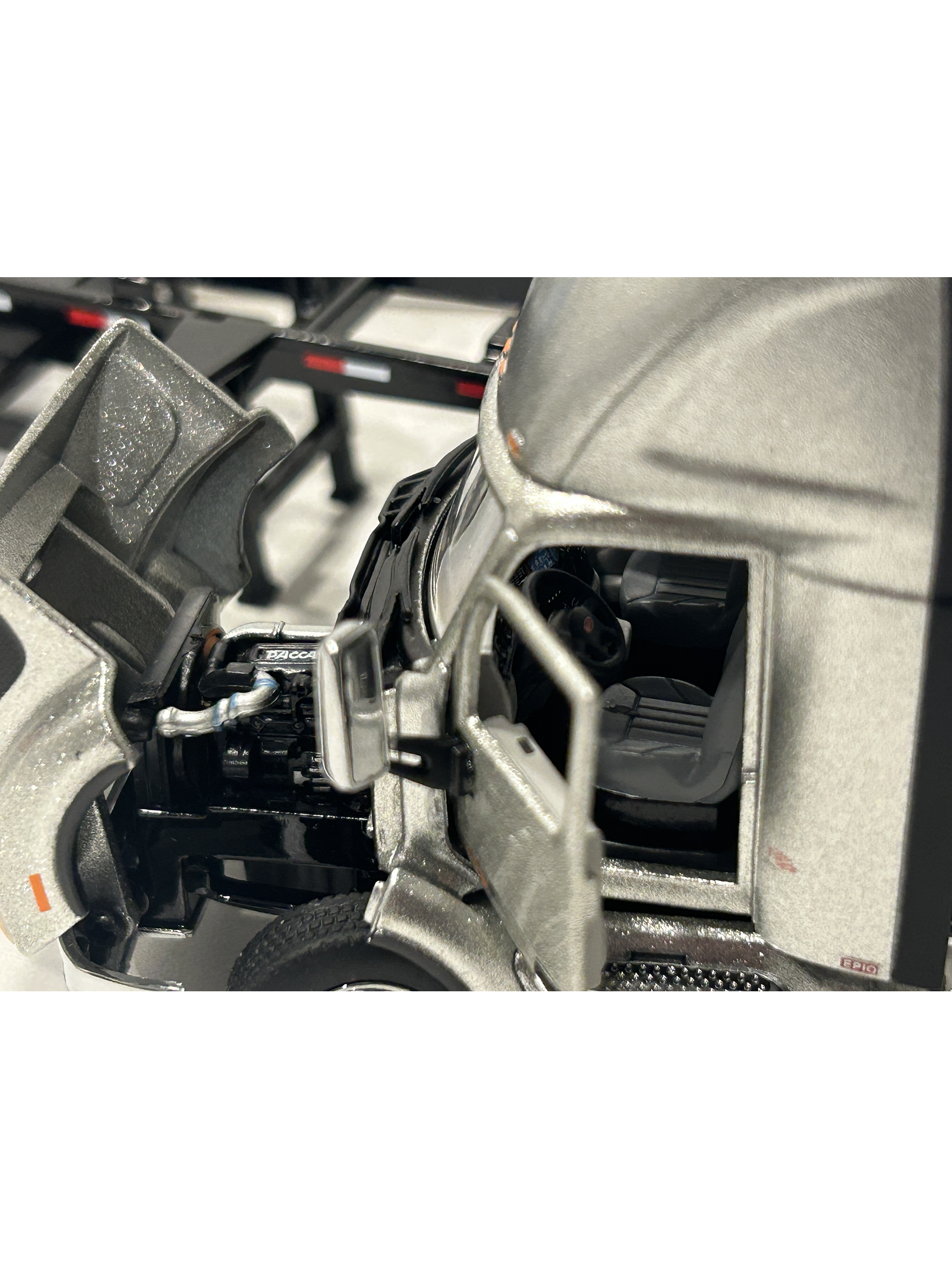 Peterbilt 579 Day Cab + tráiler esqueletal y contenedor refrigerado 40’ | Diecast Masters 1:50  – Ruta Nostalgia Chile 3