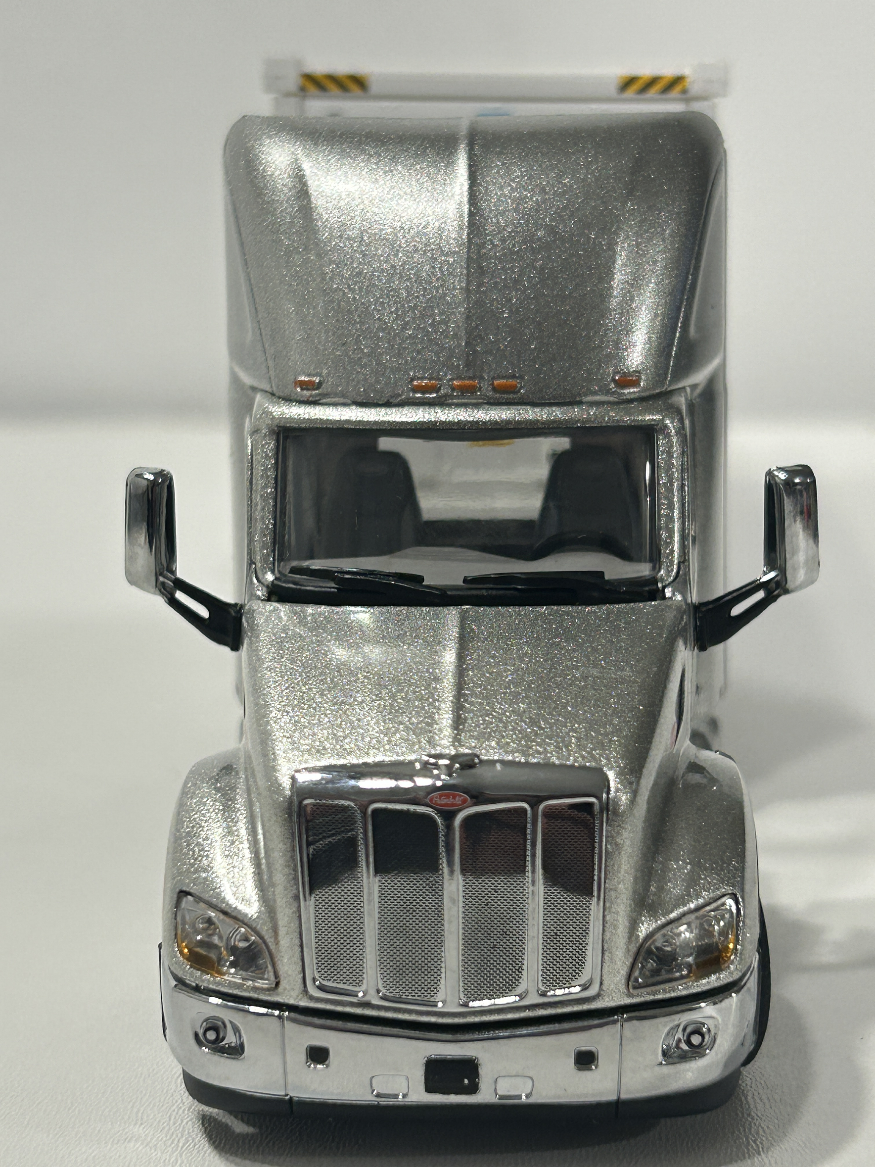 Peterbilt 579 Day Cab + tráiler esqueletal y contenedor refrigerado 40’ | Diecast Masters 1:50  – Ruta Nostalgia Chile 5