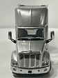 Peterbilt 579 Day Cab + tráiler esqueletal y contenedor refrigerado 40’ | Diecast Masters 1:50  – Ruta Nostalgia Chile - Miniatura 5