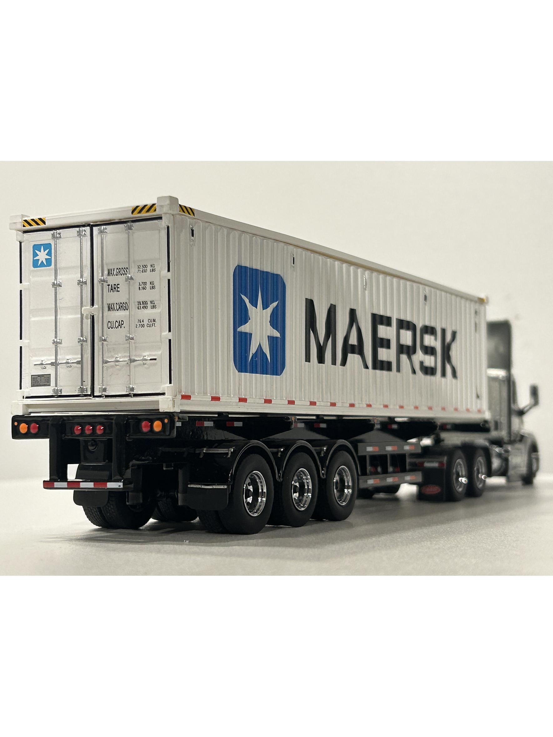 Peterbilt 579 Day Cab + tráiler esqueletal y contenedor refrigerado 40’ | Diecast Masters 1:50  – Ruta Nostalgia Chile 8