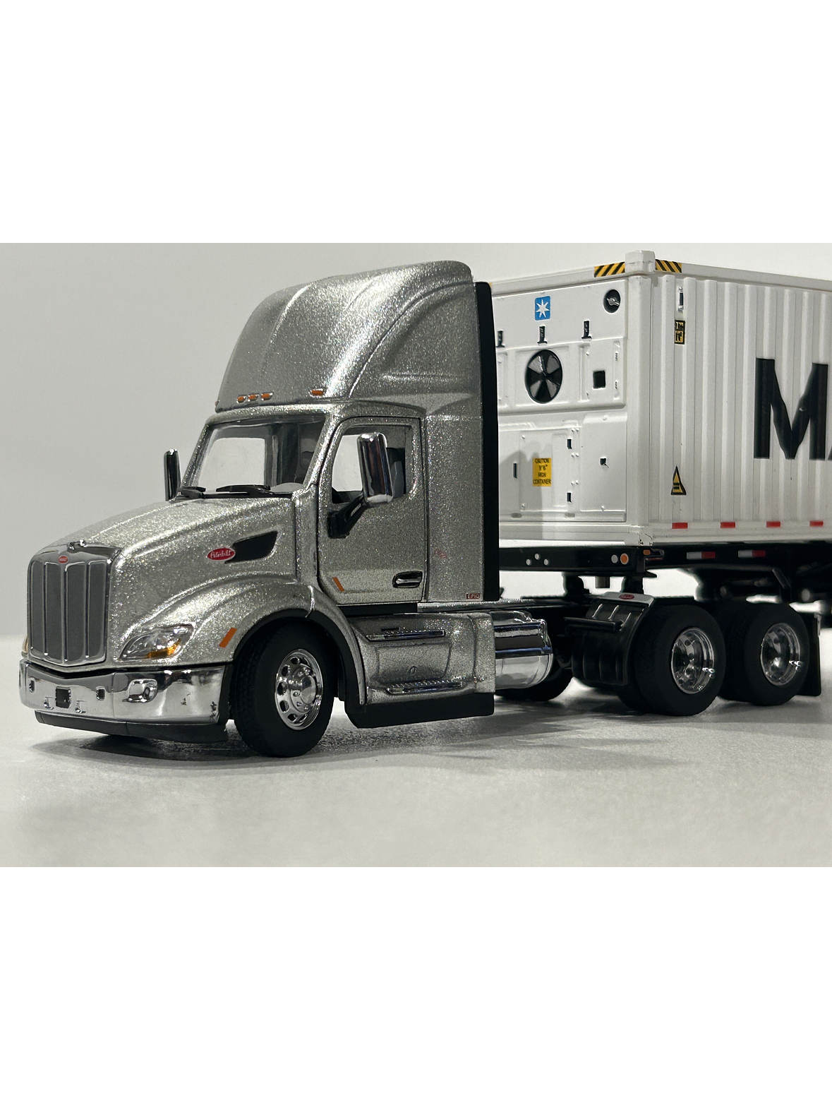 Peterbilt 579 Day Cab + tráiler esqueletal y contenedor refrigerado 40’ | Diecast Masters 1:50  – Ruta Nostalgia Chile 4