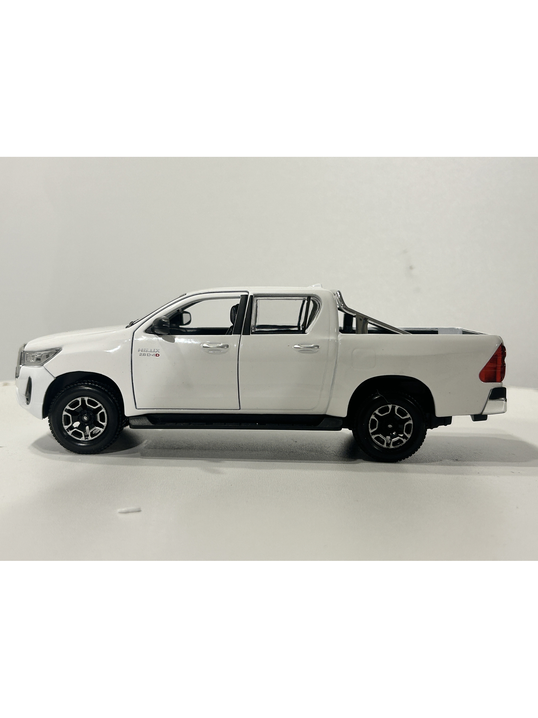Maisto 1:27 Toyota Hilux Doble Cabina – Camioneta die-cast de trabajo y leyenda en Chile 12