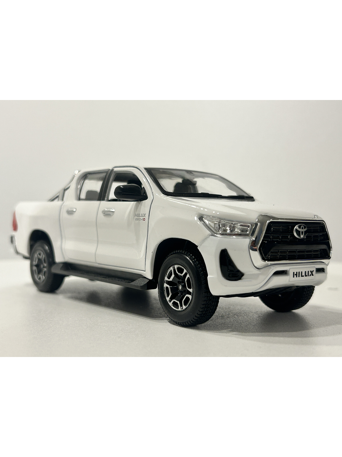 Maisto 1:27 Toyota Hilux Doble Cabina – Camioneta die-cast de trabajo y leyenda en Chile 7