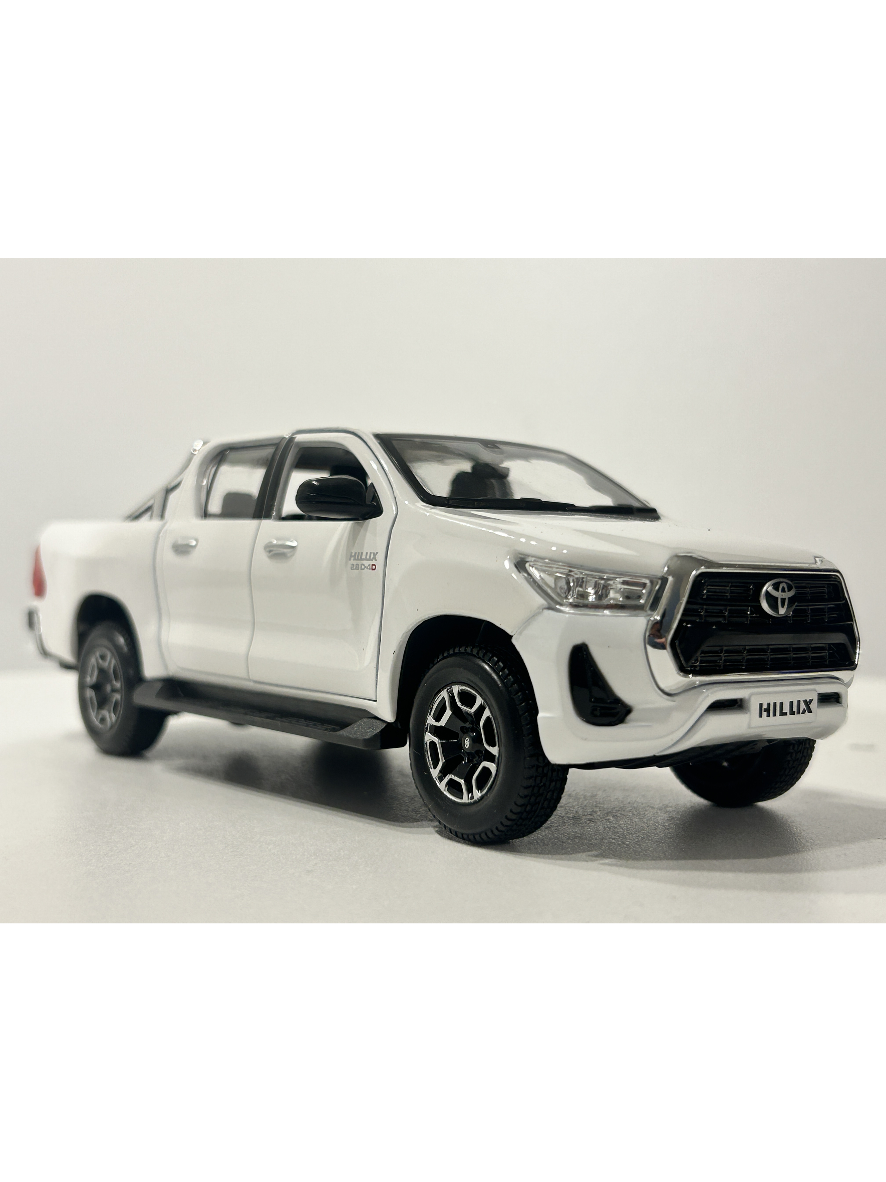 Maisto 1:27 Toyota Hilux Doble Cabina – Camioneta die-cast de trabajo y leyenda en Chile 7