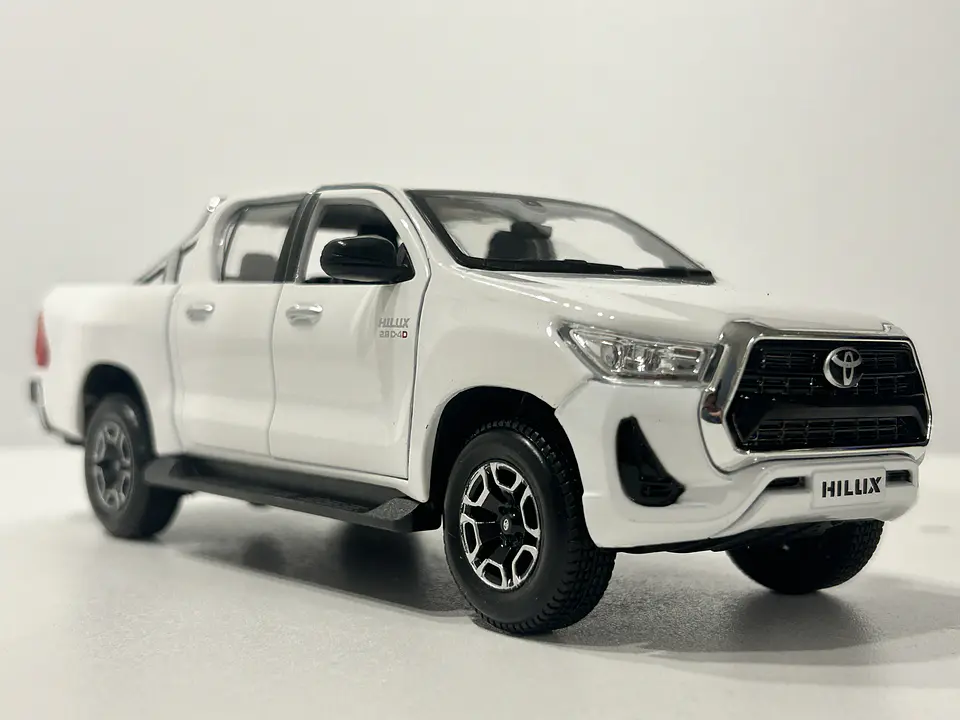 Camioneta Toyota Hilux Doble Cabina | Maisto 1:27 7