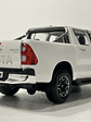 Maisto 1:27 Toyota Hilux Doble Cabina – Camioneta die-cast de trabajo y leyenda en Chile - Miniatura 9