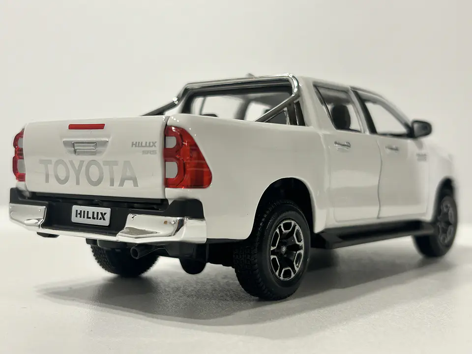 Camioneta Toyota Hilux Doble Cabina | Maisto 1:27 9