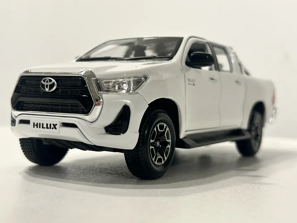 Camioneta Toyota Hilux Doble Cabina | Maisto 1:27 3