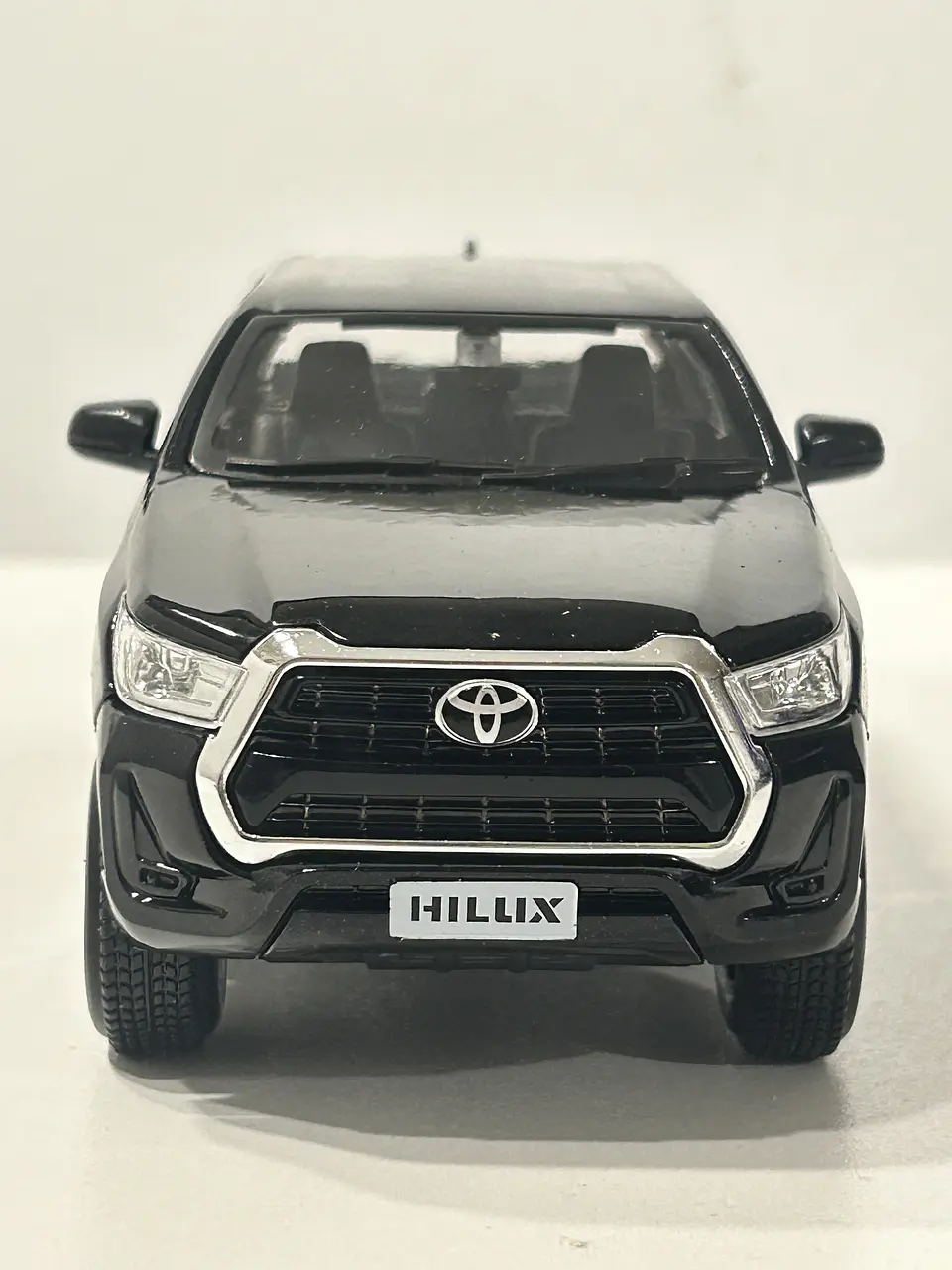 Camioneta Toyota Hilux Doble Cabina | Maisto 1:27 17
