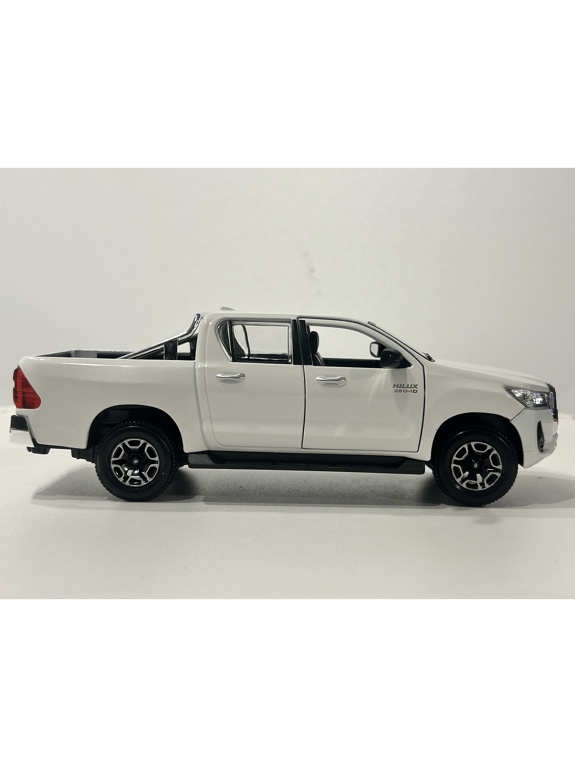 Maisto 1:27 Toyota Hilux Doble Cabina – Camioneta die-cast de trabajo y leyenda en Chile 8