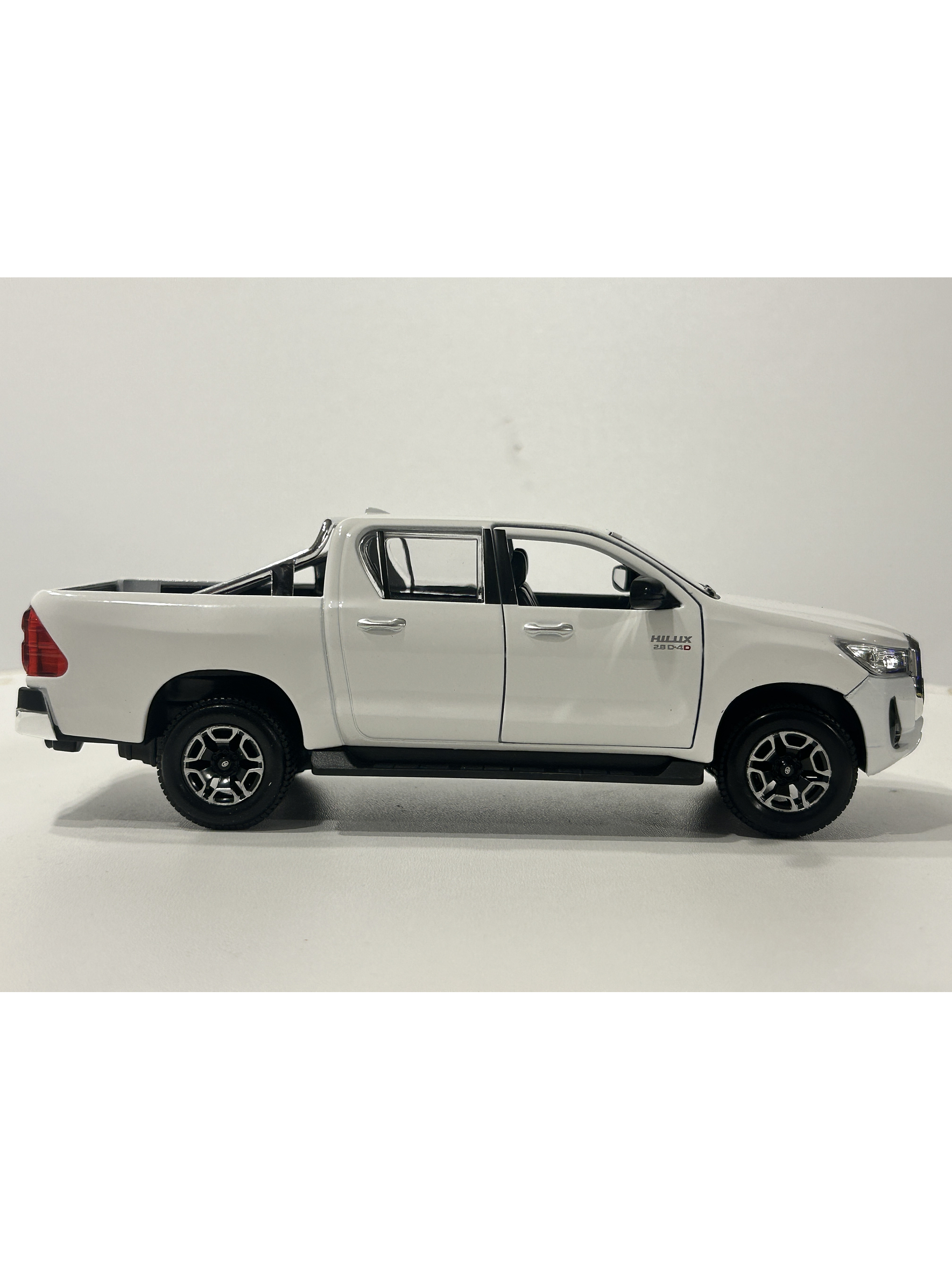 Maisto 1:27 Toyota Hilux Doble Cabina – Camioneta die-cast de trabajo y leyenda en Chile 8