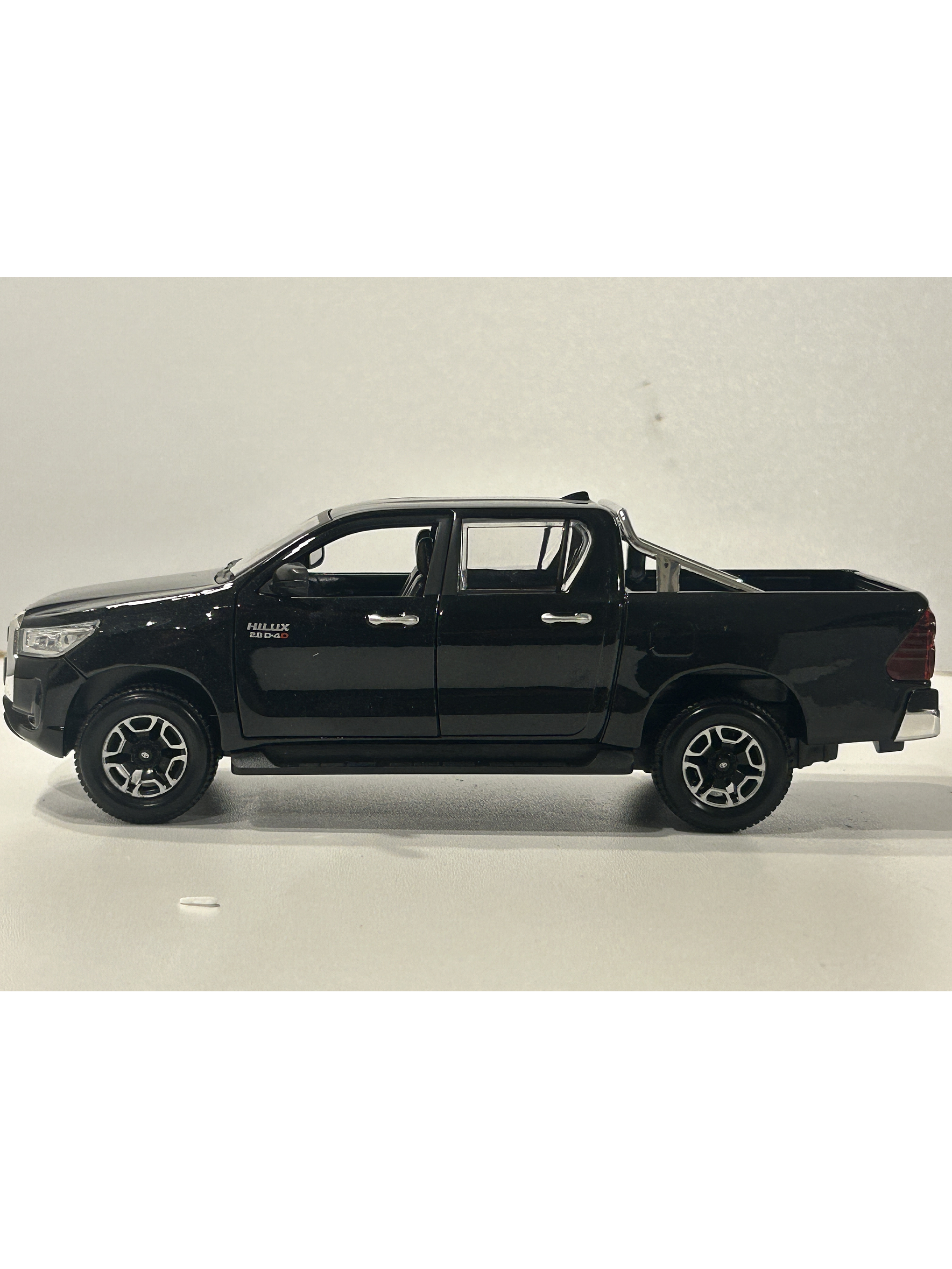Maisto 1:27 Toyota Hilux Doble Cabina – Camioneta die-cast de trabajo y leyenda en Chile 25