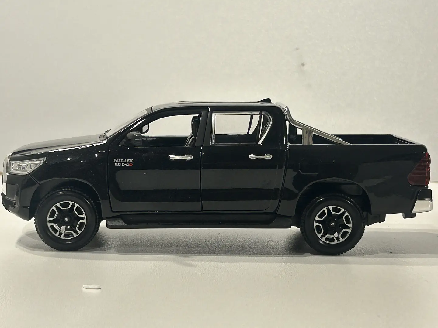 Camioneta Toyota Hilux Doble Cabina | Maisto 1:27 25