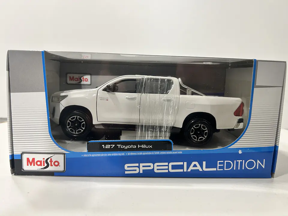 Camioneta Toyota Hilux Doble Cabina | Maisto 1:27 14