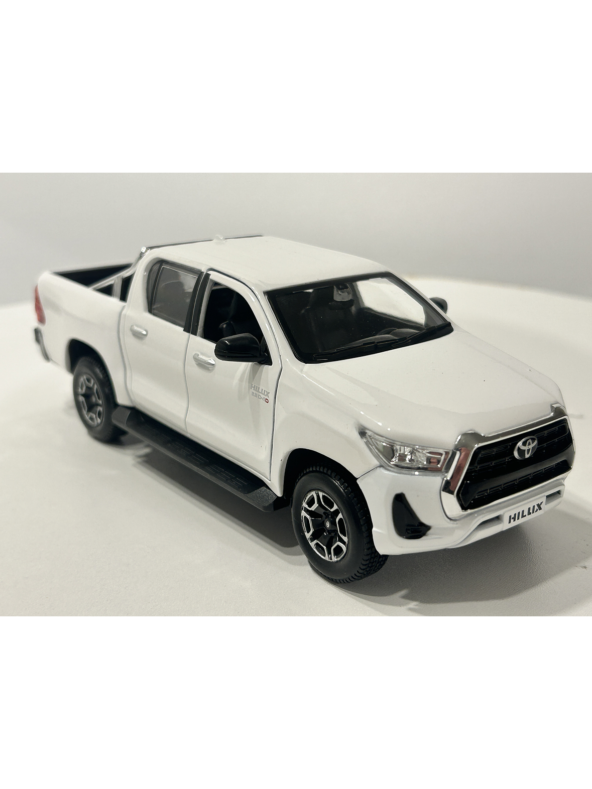 Maisto 1:27 Toyota Hilux Doble Cabina – Camioneta die-cast de trabajo y leyenda en Chile 6