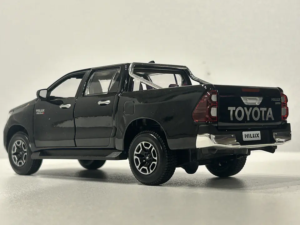 Camioneta Toyota Hilux Doble Cabina | Maisto 1:27 24