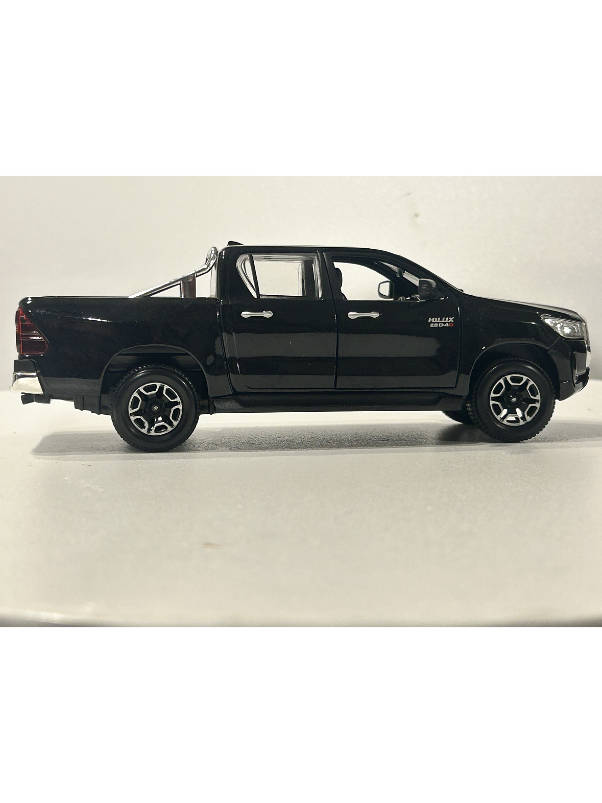 Maisto 1:27 Toyota Hilux Doble Cabina – Camioneta die-cast de trabajo y leyenda en Chile 21