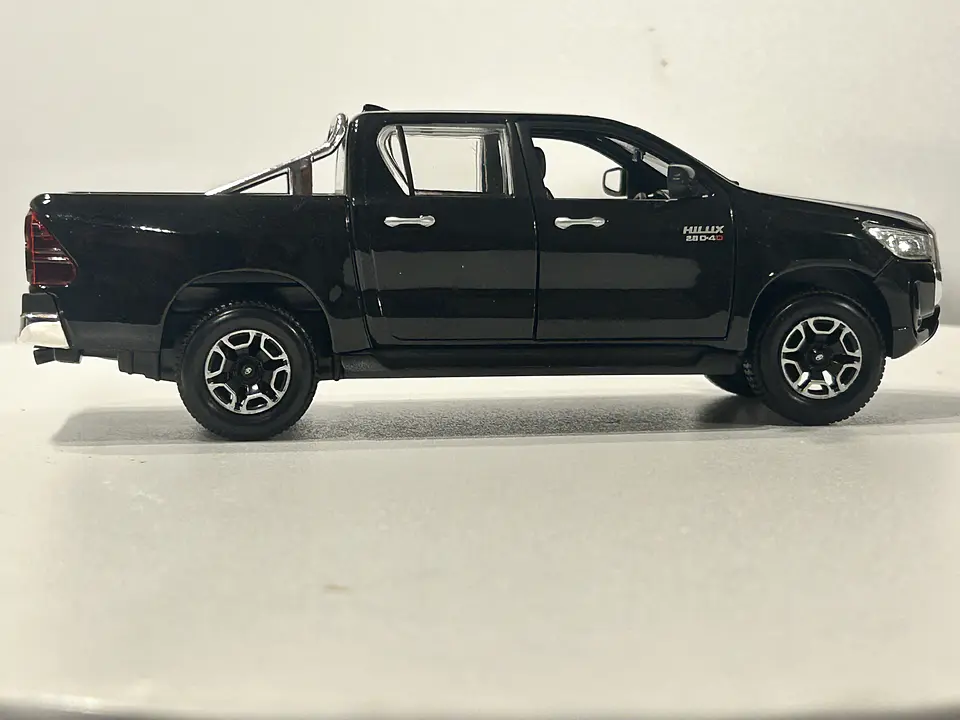 Camioneta Toyota Hilux Doble Cabina | Maisto 1:27 21