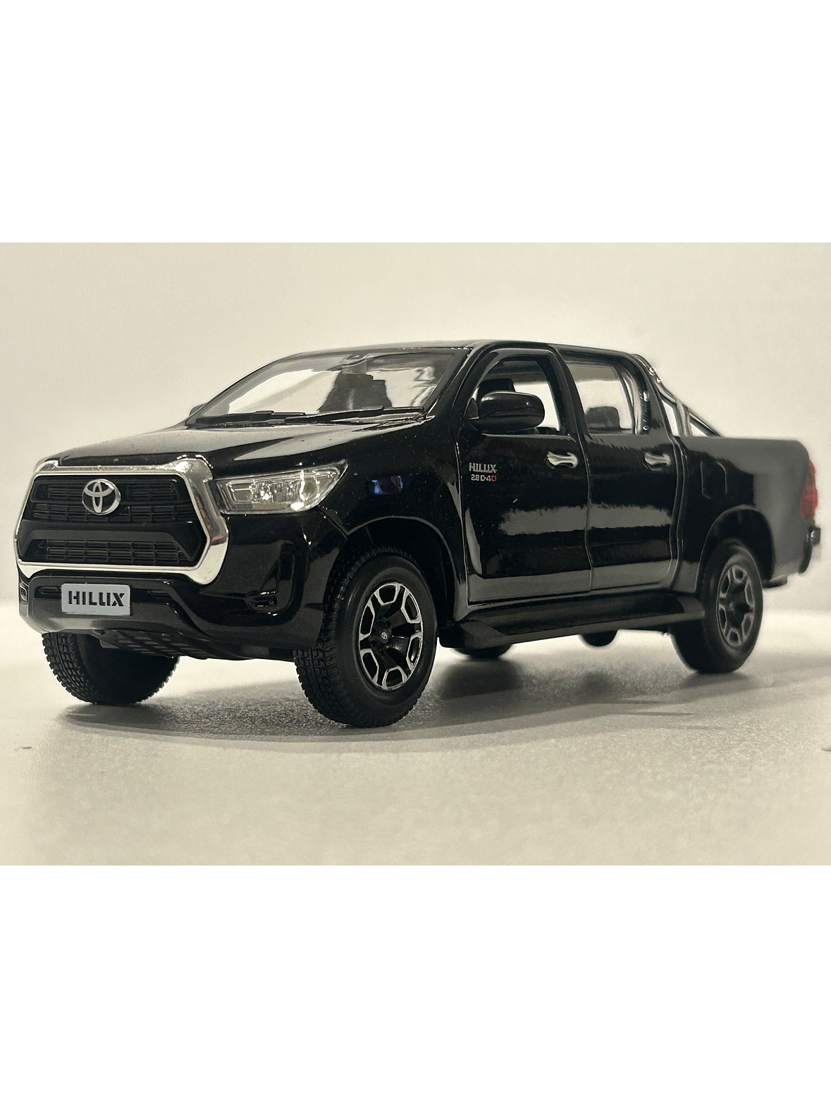 Maisto 1:27 Toyota Hilux Doble Cabina – Camioneta die-cast de trabajo y leyenda en Chile 16