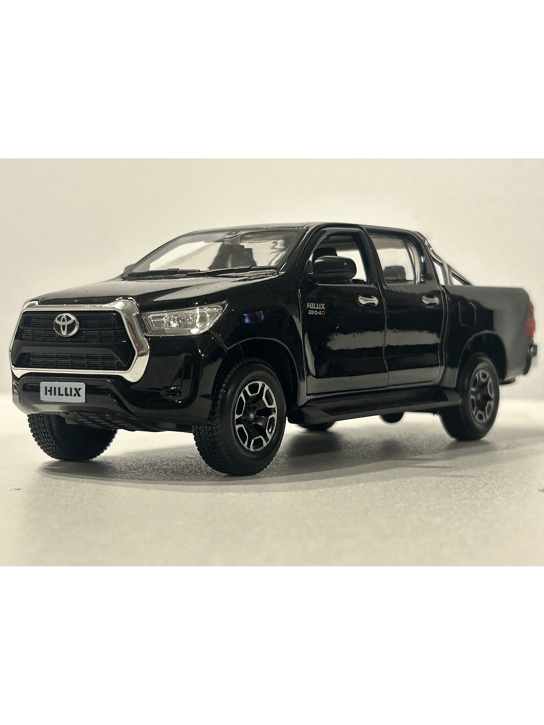 Maisto 1:27 Toyota Hilux Doble Cabina – Camioneta die-cast de trabajo y leyenda en Chile 16