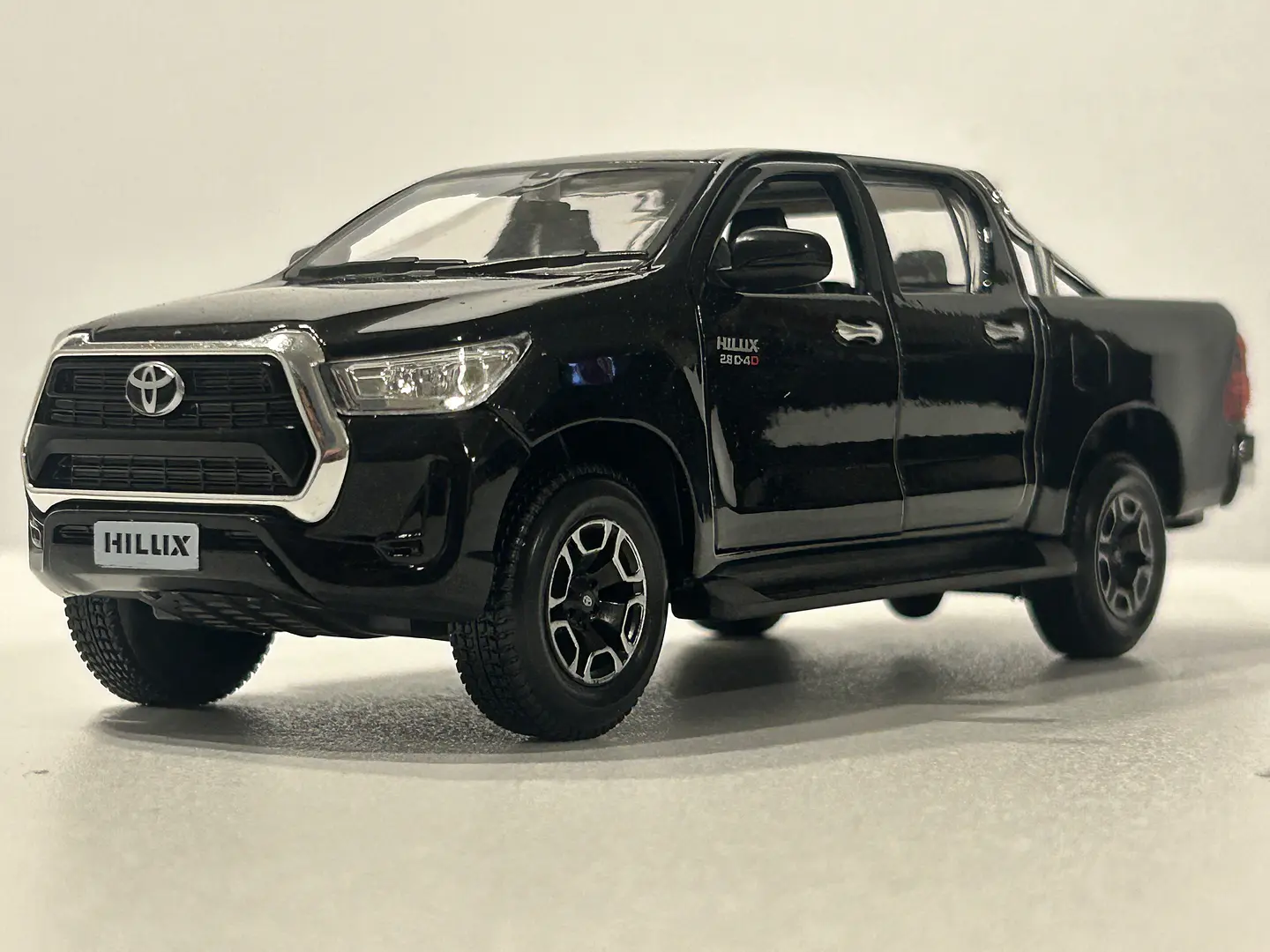 Camioneta Toyota Hilux Doble Cabina | Maisto 1:27 16