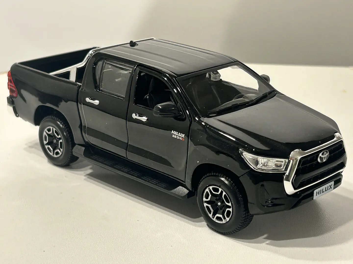 Camioneta Toyota Hilux Doble Cabina | Maisto 1:27 19