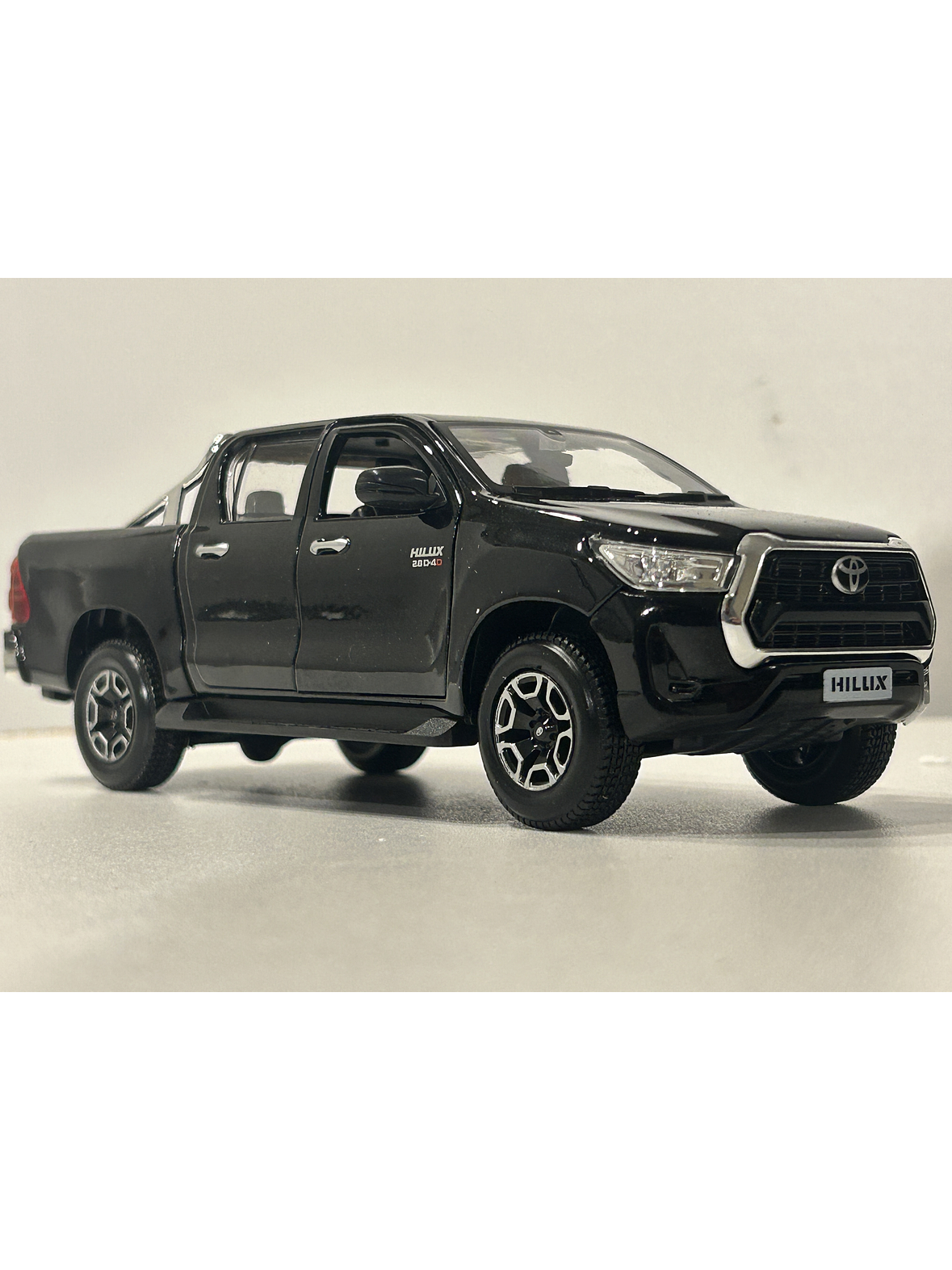 Maisto 1:27 Toyota Hilux Doble Cabina – Camioneta die-cast de trabajo y leyenda en Chile 20