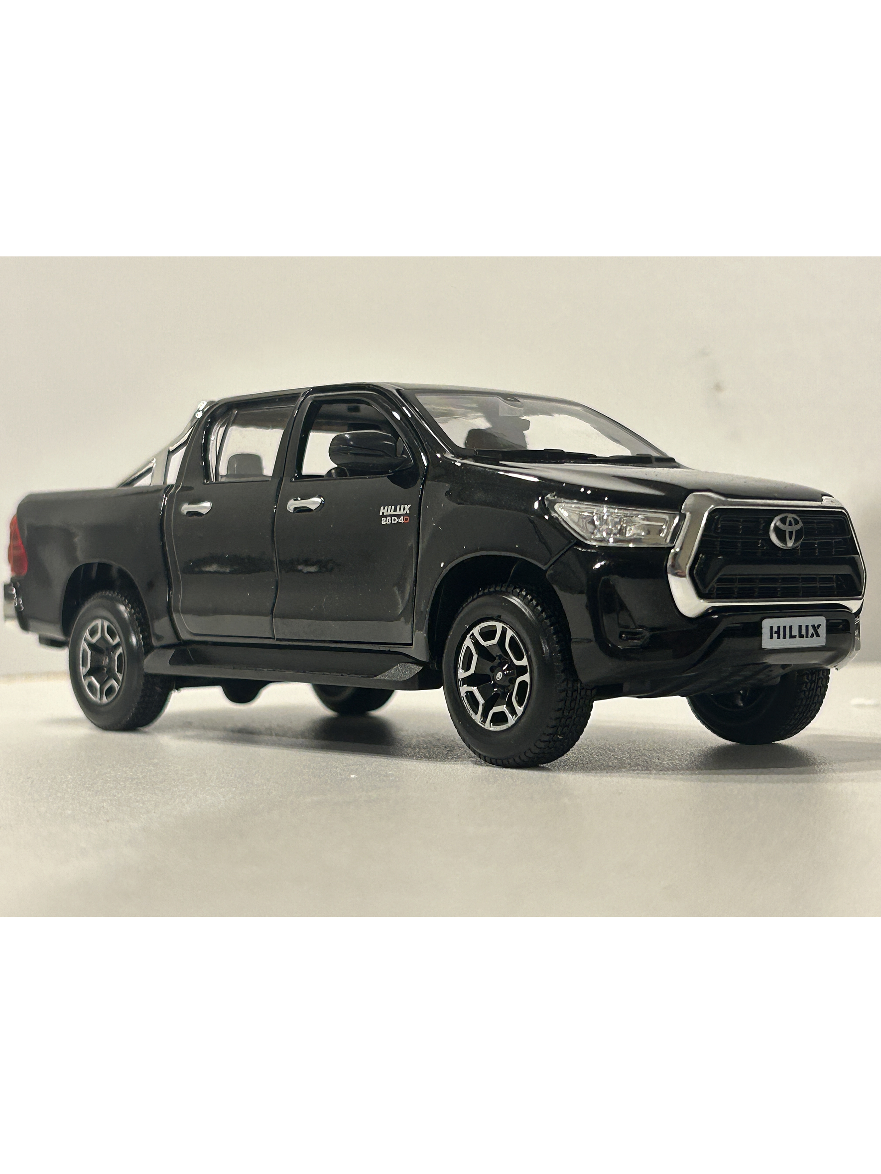 Maisto 1:27 Toyota Hilux Doble Cabina – Camioneta die-cast de trabajo y leyenda en Chile 20