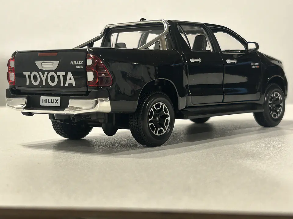 Camioneta Toyota Hilux Doble Cabina | Maisto 1:27 22