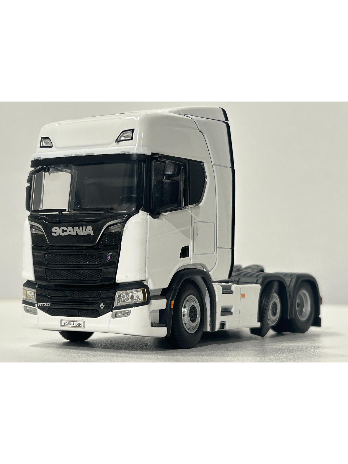 Scania R Highline CR20H 6x2 Twin Steer 1:50 – WSI Models | Tracto sueco de leyenda para coleccionistas en Chile 1