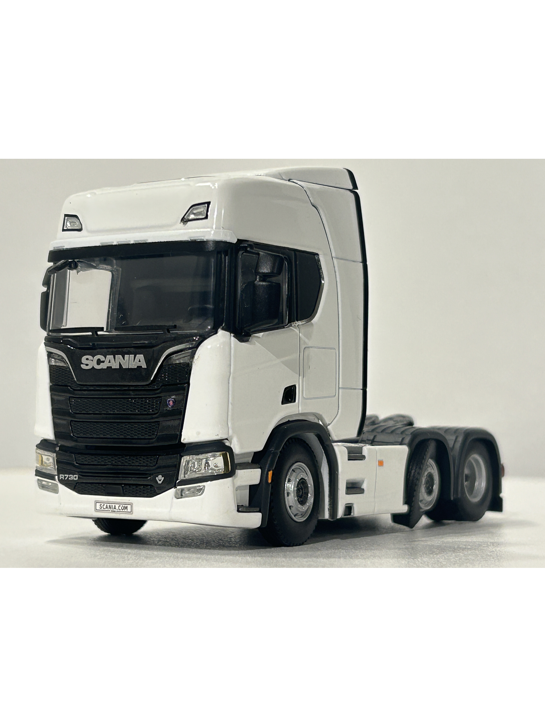 Scania R Highline CR20H 6x2 Twin Steer 1:50 – WSI Models | Tracto sueco de leyenda para coleccionistas en Chile 1