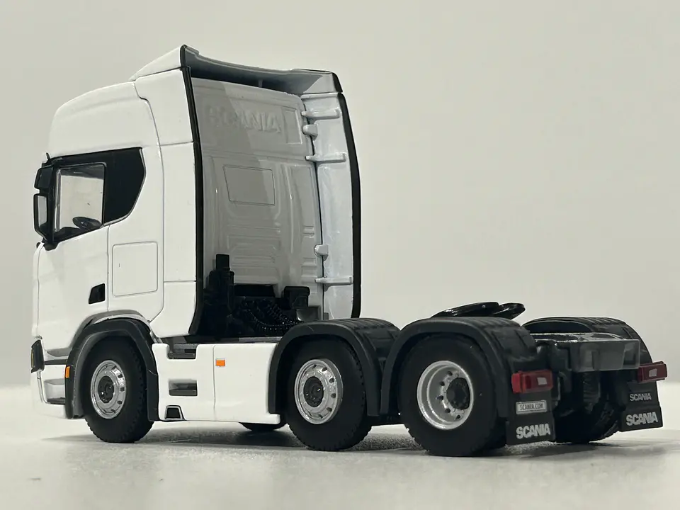 Scania R Highline CR20H 6x2 Twin Steer 1:50 – WSI Models | Tracto sueco de leyenda para coleccionistas en Chile 8