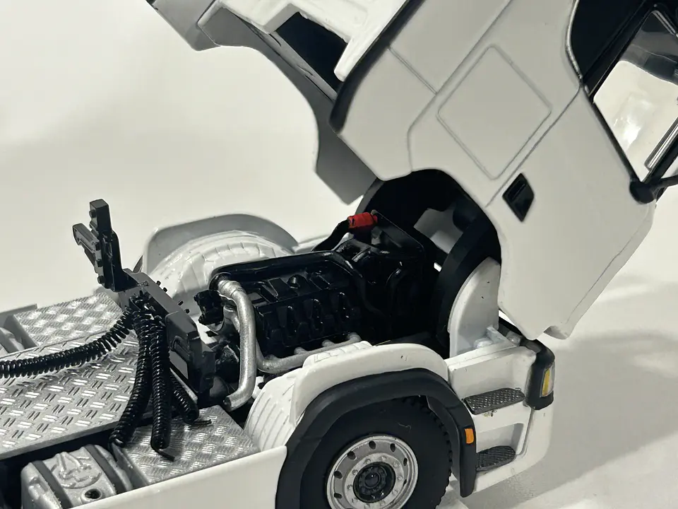 Scania R Highline CR20H 6x2 Twin Steer 1:50 – WSI Models | Tracto sueco de leyenda para coleccionistas en Chile 4