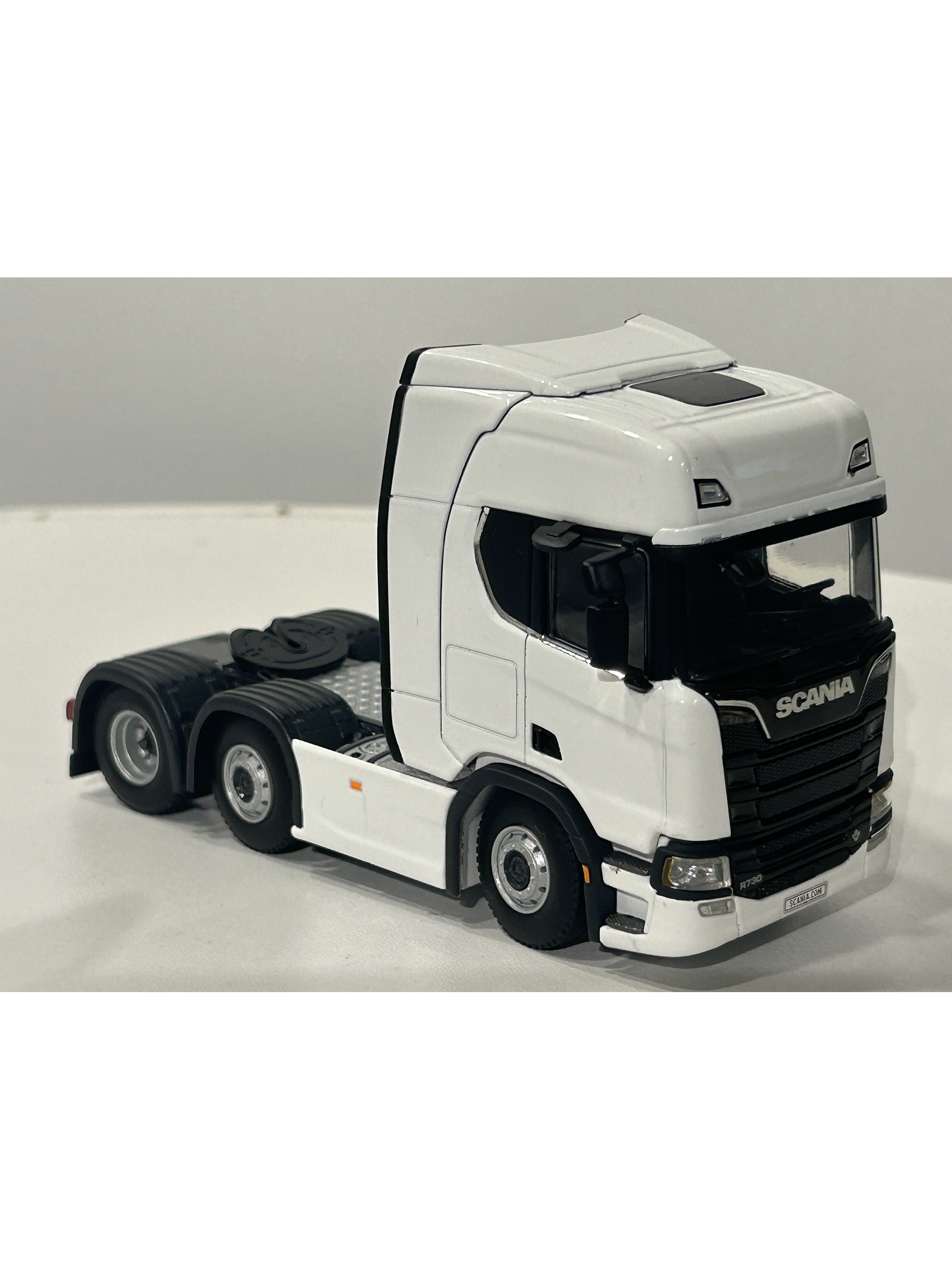 Scania R Highline CR20H 6x2 Twin Steer 1:50 – WSI Models | Tracto sueco de leyenda para coleccionistas en Chile 3