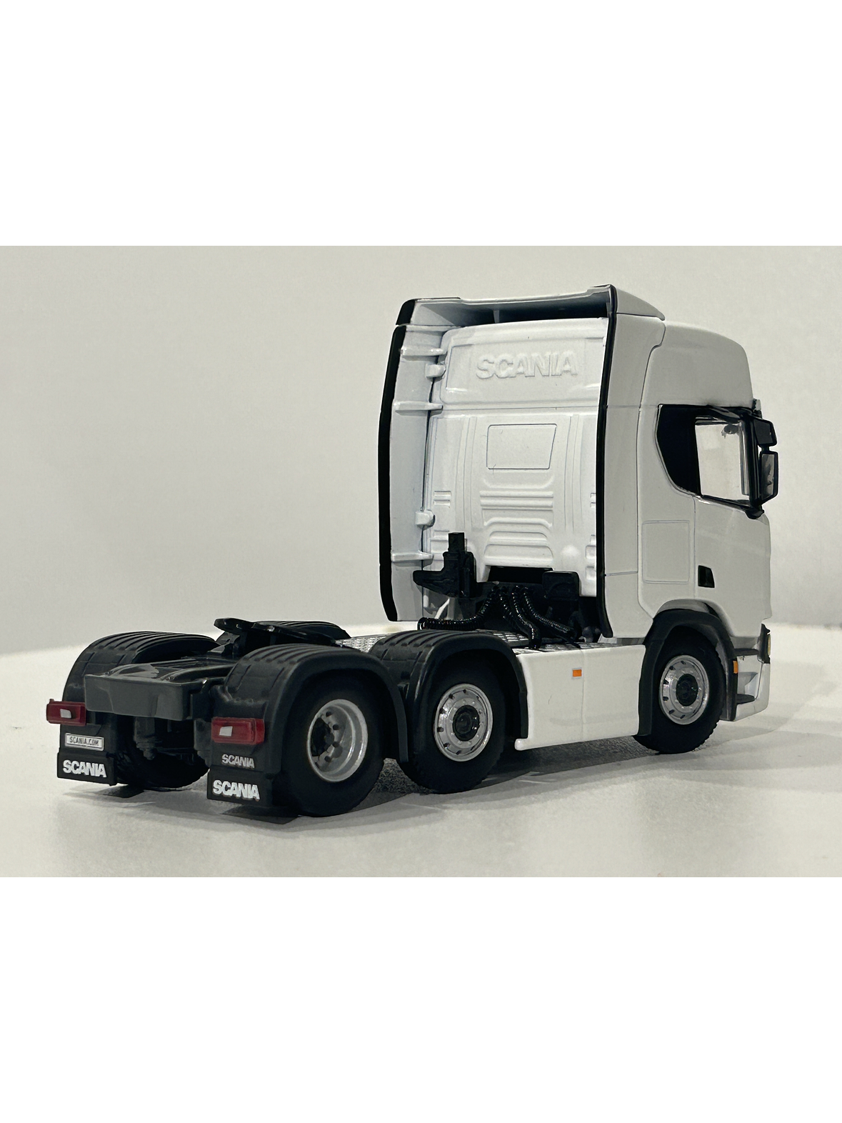 Scania R Highline CR20H 6x2 Twin Steer 1:50 – WSI Models | Tracto sueco de leyenda para coleccionistas en Chile 6