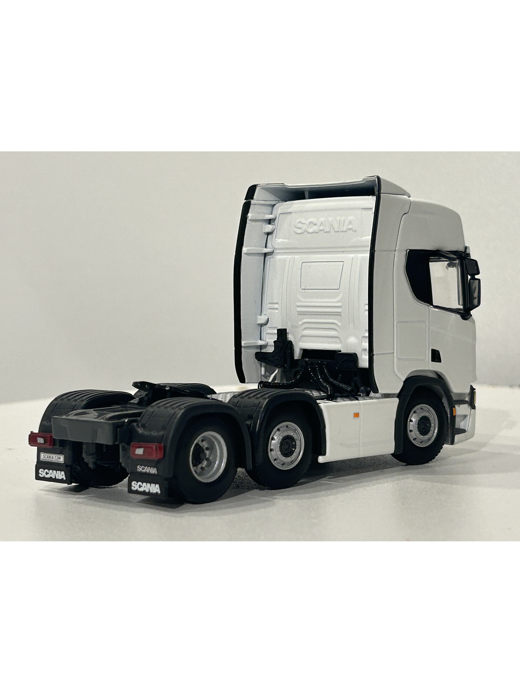 Scania R Highline CR20H 6x2 Twin Steer 1:50 – WSI Models | Tracto sueco de leyenda para coleccionistas en Chile 6