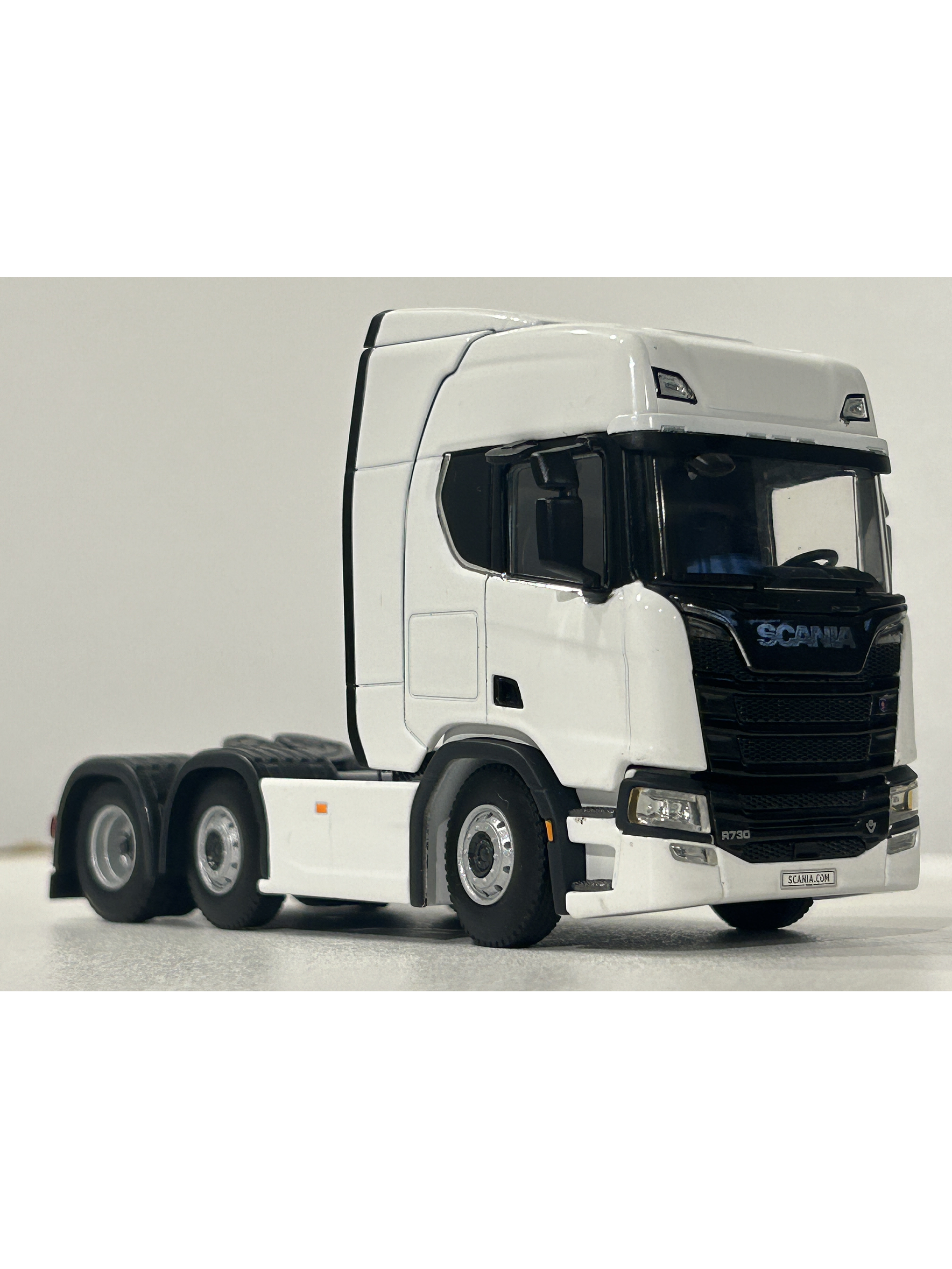 Scania R Highline CR20H 6x2 Twin Steer 1:50 – WSI Models | Tracto sueco de leyenda para coleccionistas en Chile 10